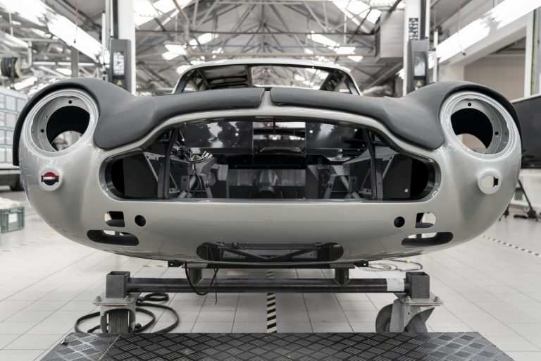 Aston Martin DB5 Goldfinger Continuation: immagini ufficiali
