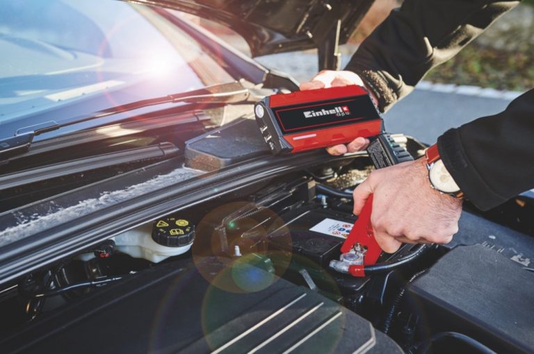 Manutenzione auto fai da te: le attrezzature indispensabili per il garage