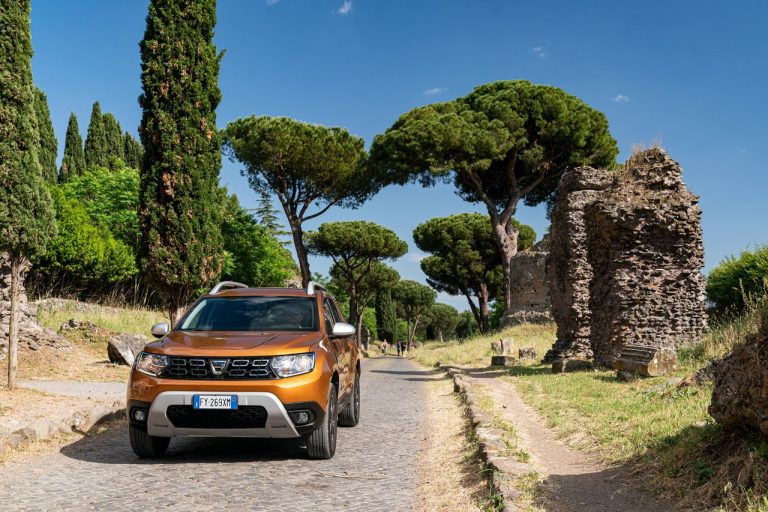 Dacia Duster TCe 100 ECO-G 2020: immagini ufficiali