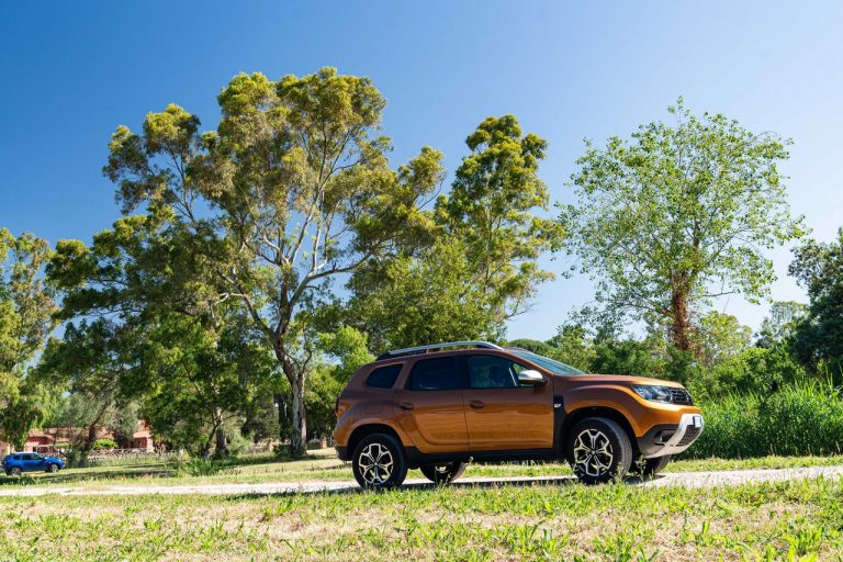 Dacia Duster TCe 100 ECO-G 2020: immagini ufficiali
