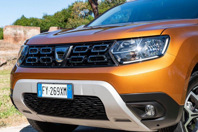 Dacia Duster TCe 100 ECO-G 2020: immagini ufficiali