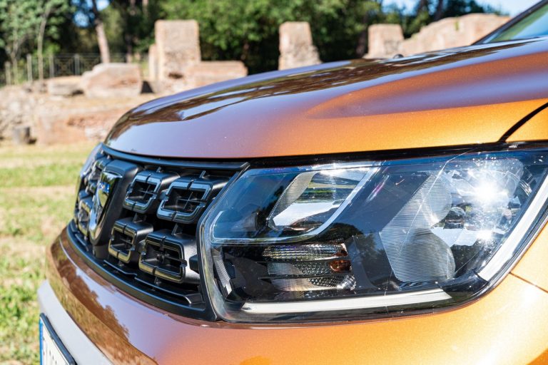 Dacia Duster TCe 100 ECO-G 2020: immagini ufficiali