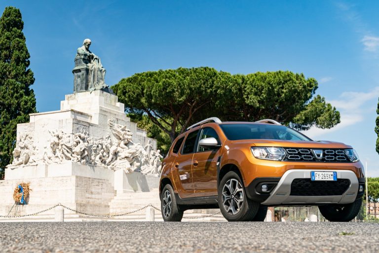 Dacia Duster TCe 100 ECO-G 2020: immagini ufficiali