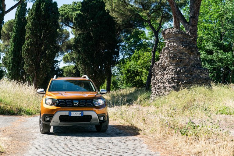 Dacia Duster TCe 100 ECO-G 2020: immagini ufficiali