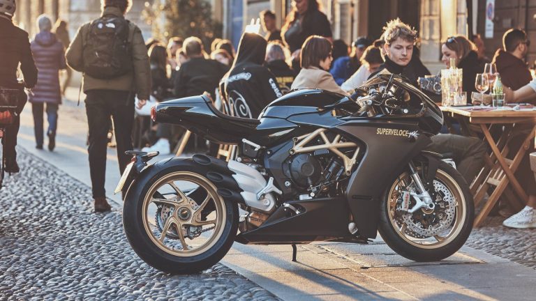 MV Agusta Superveloce 800: immagini ufficiali