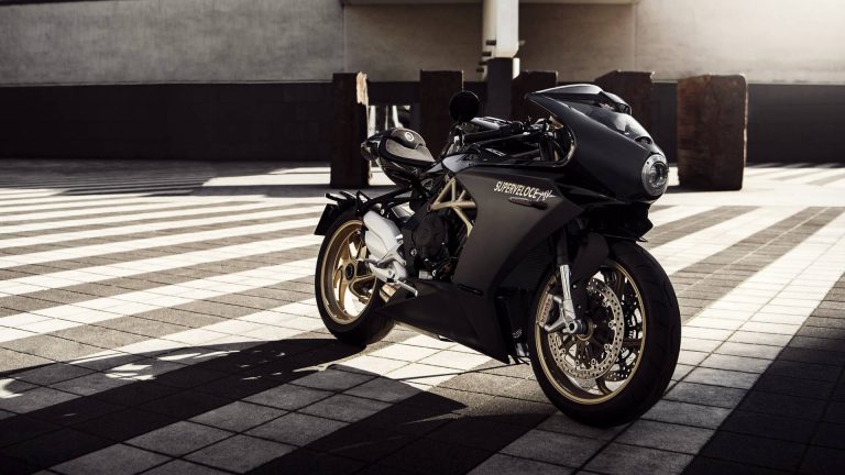 MV Agusta Superveloce 800: immagini ufficiali