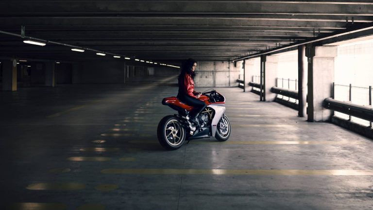 MV Agusta Superveloce 800: immagini ufficiali