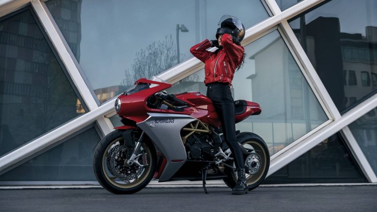 MV Agusta Superveloce 800: immagini ufficiali
