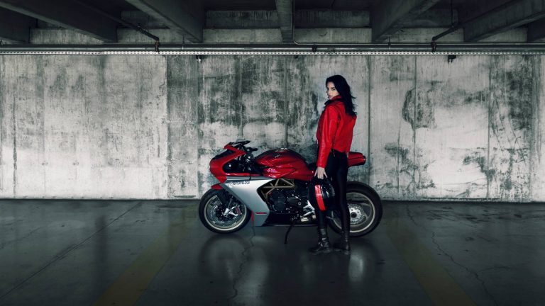 MV Agusta Superveloce 800: immagini ufficiali