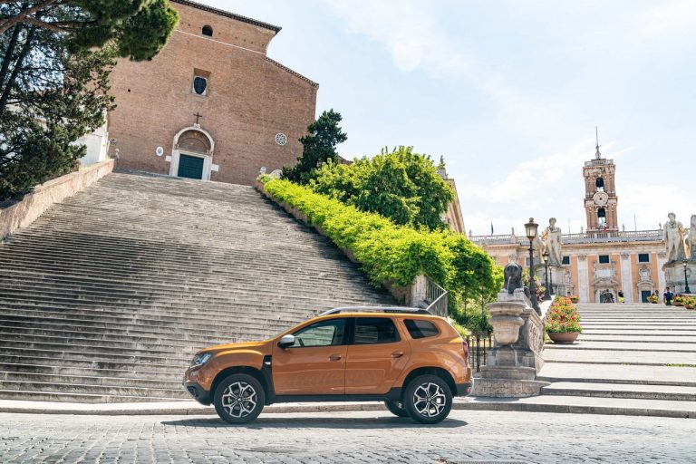 Dacia Duster TCe 100 ECO-G 2020: immagini ufficiali