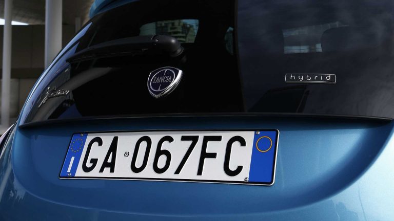 Lancia Ypsilon Hybrid: nuove immagini ufficiali