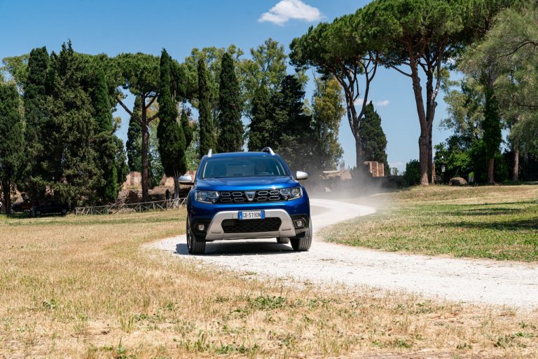 Dacia Duster TCe 100 ECO-G 2020: immagini ufficiali