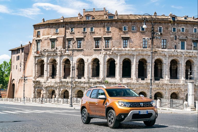 Dacia Duster TCe 100 ECO-G 2020: immagini ufficiali