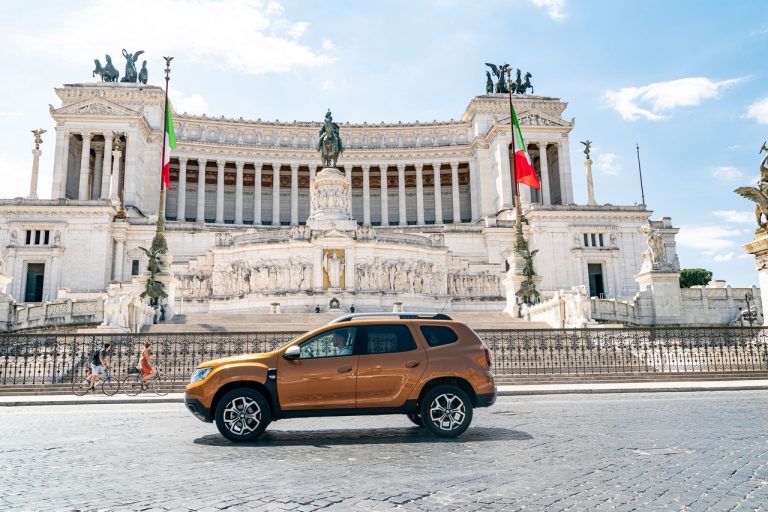 Dacia Duster TCe 100 ECO-G 2020: immagini ufficiali