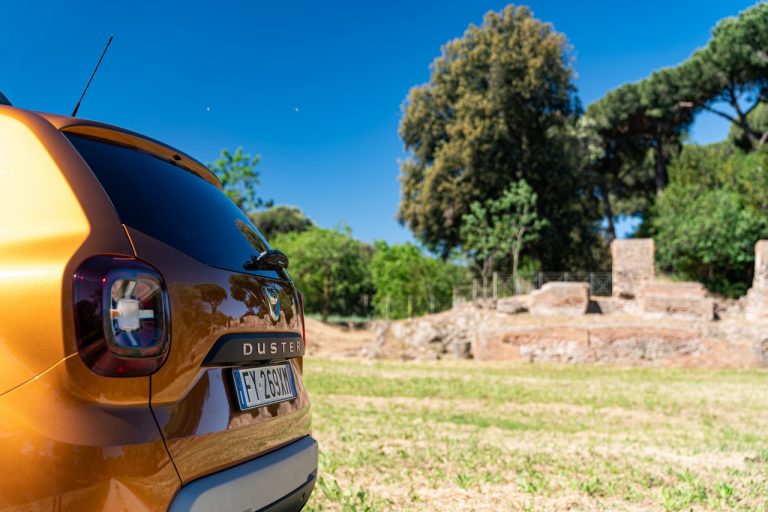Dacia Duster TCe 100 ECO-G 2020: immagini ufficiali