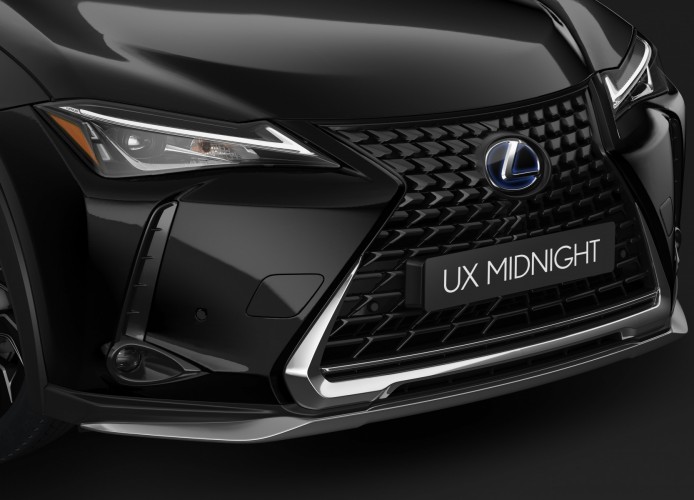 Lexus UX Hybrid Midnight Edition: immagini ufficiali