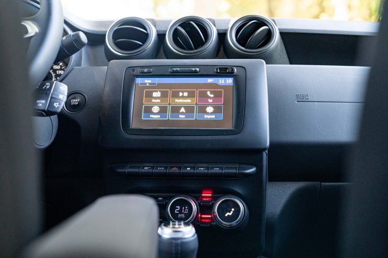 Dacia Duster TCe 100 ECO-G 2020: immagini ufficiali