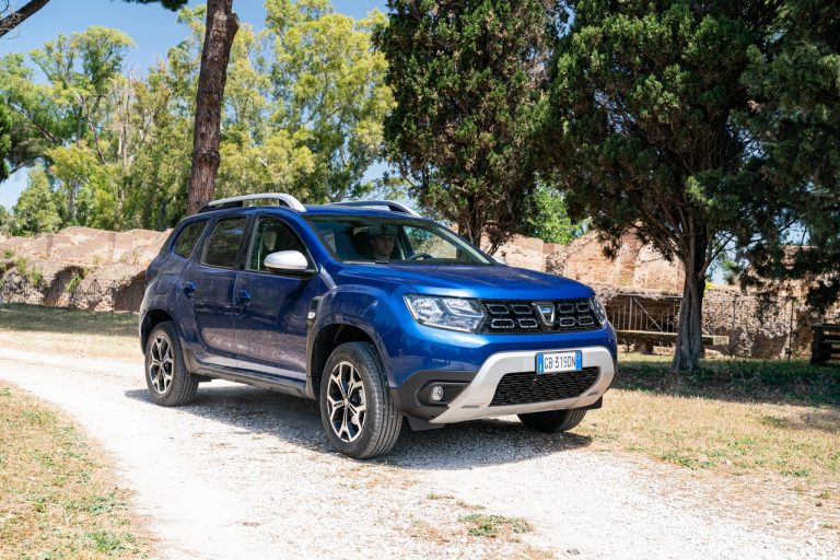 Dacia Duster TCe 100 ECO-G 2020: immagini ufficiali
