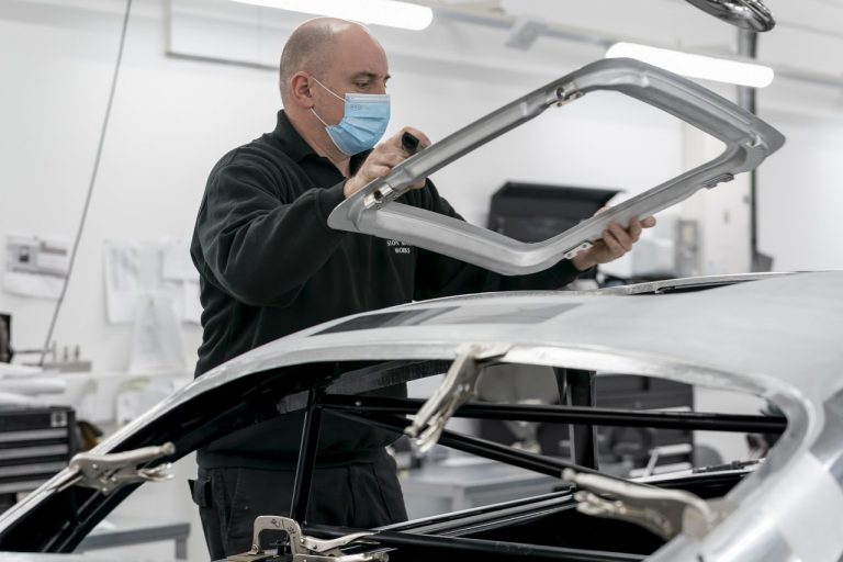 Aston Martin DB5 Goldfinger Continuation: immagini ufficiali