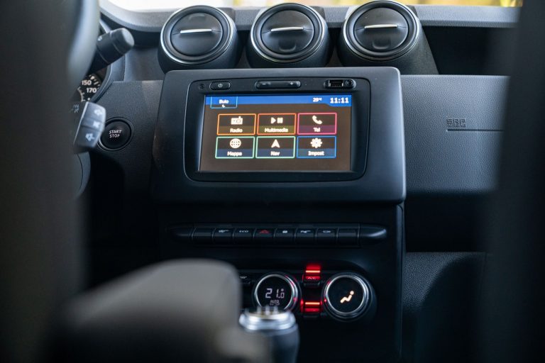 Dacia Duster TCe 100 ECO-G 2020: immagini ufficiali