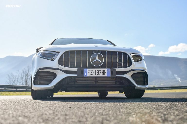 Mercedes Classe A 45 AMG S: la prova su strada e in pista