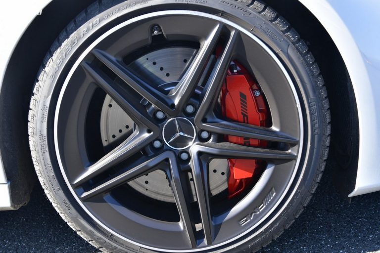 Mercedes Classe A 45 AMG S: la prova su strada e in pista