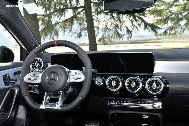 Mercedes Classe A 45 AMG S: la prova su strada e in pista