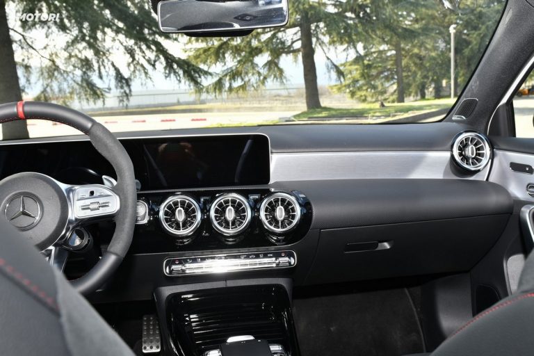 Mercedes Classe A 45 AMG S: la prova su strada e in pista