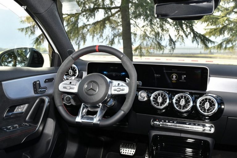 Mercedes Classe A 45 AMG S: la prova su strada e in pista