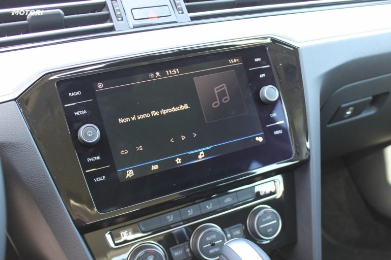 Volkswagen Passat Variant 2.0 TDI 150 CV DSG: la prova su strada
