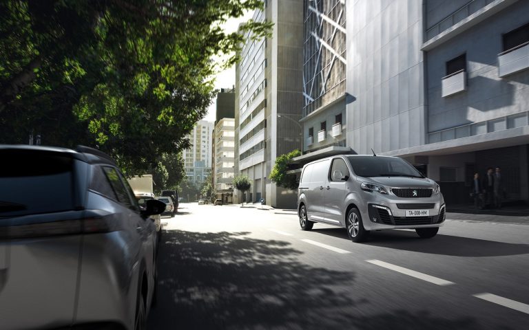 Nuovo Peugeot e-Expert: immagini ufficiali