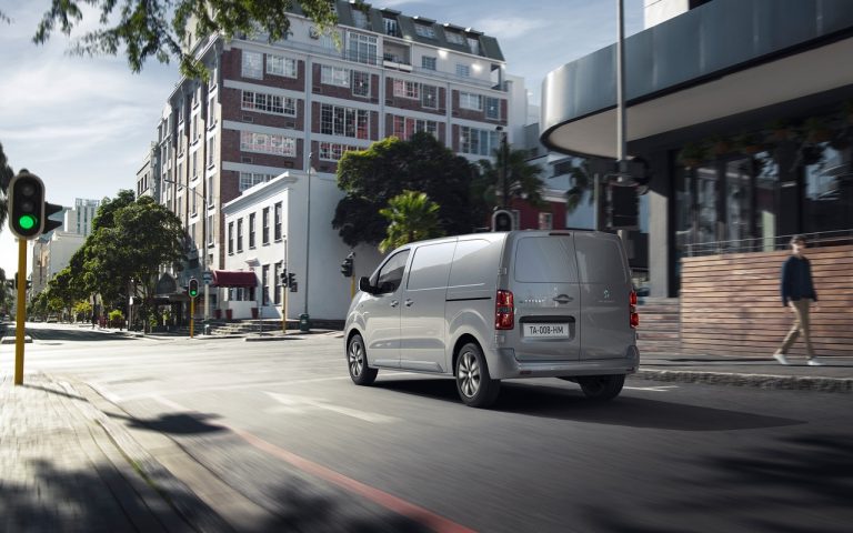Nuovo Peugeot e-Expert: immagini ufficiali