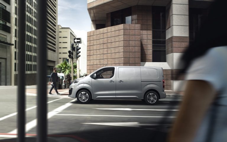 Nuovo Peugeot e-Expert: immagini ufficiali