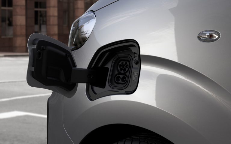 Nuovo Peugeot e-Expert: immagini ufficiali