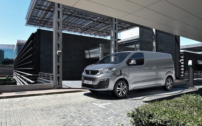 Nuovo Peugeot e-Expert: immagini ufficiali