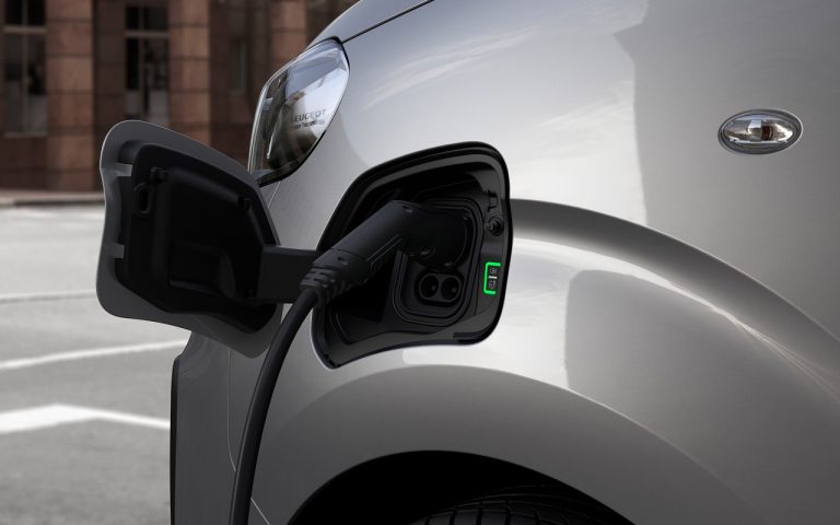 Nuovo Peugeot e-Expert: immagini ufficiali