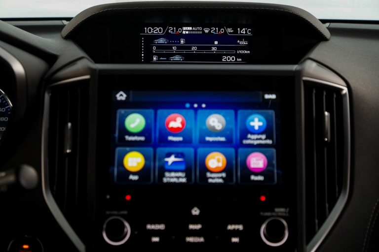 Subaru Impreza e-Boxer: immagini ufficiali