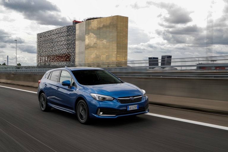 Subaru Impreza e-Boxer: immagini ufficiali