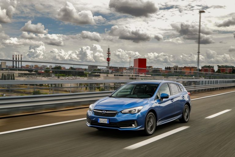 Subaru Impreza e-Boxer: immagini ufficiali