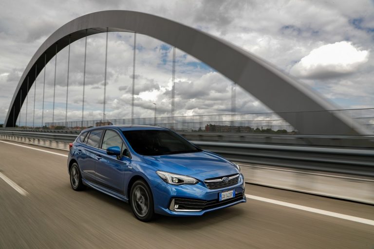 Subaru Impreza e-Boxer: da 32.500 euro