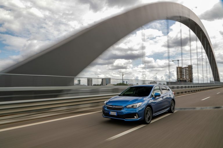 Subaru Impreza e-Boxer: immagini ufficiali