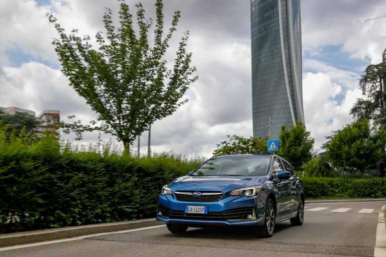 Subaru Impreza e-Boxer: immagini ufficiali
