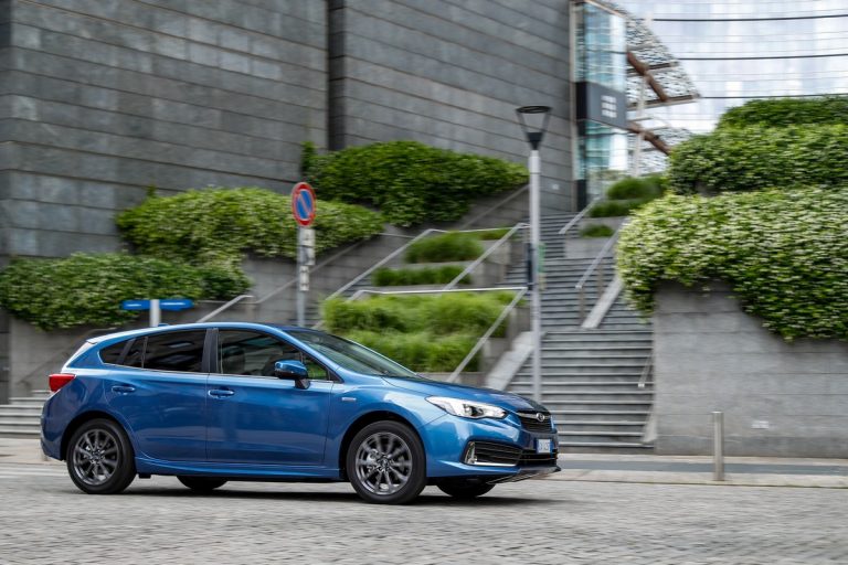 Subaru Impreza e-Boxer: immagini ufficiali