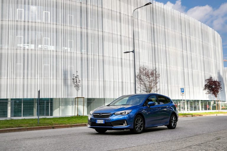 Subaru Impreza e-Boxer: immagini ufficiali