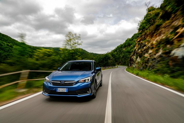 Subaru Impreza e-Boxer: immagini ufficiali