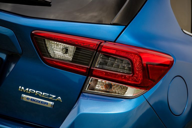Subaru Impreza e-Boxer: immagini ufficiali