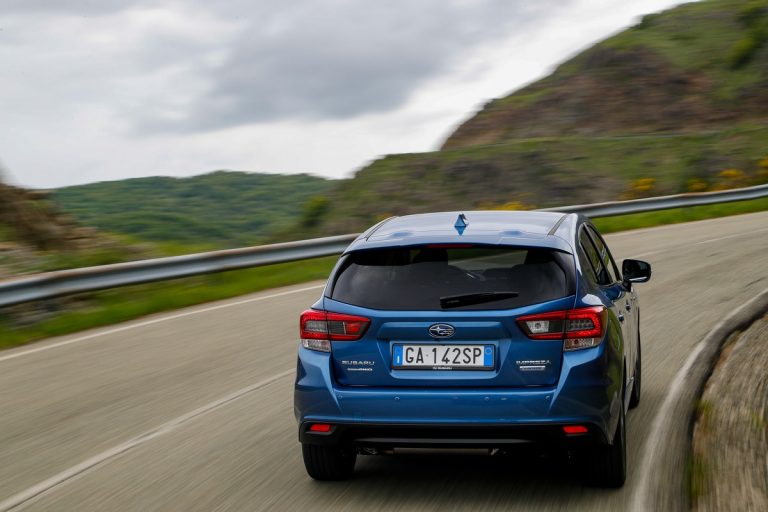 Subaru Impreza e-Boxer: immagini ufficiali