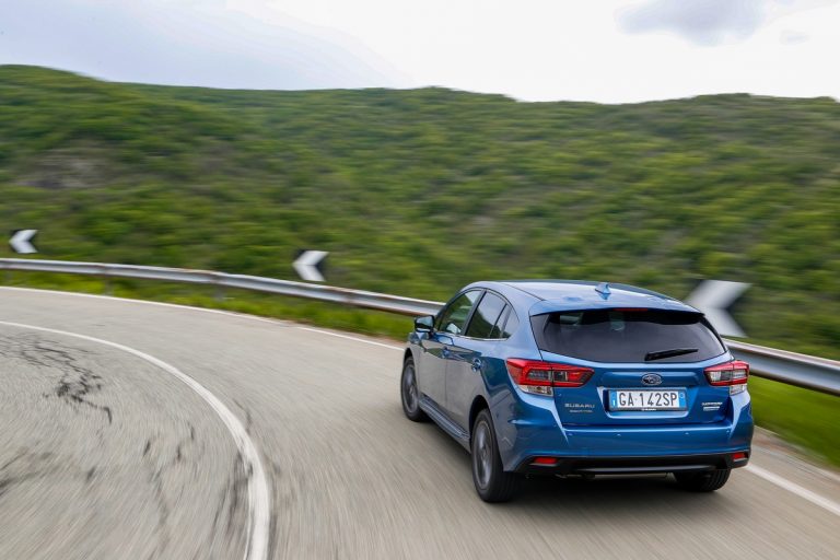 Subaru Impreza e-Boxer: immagini ufficiali