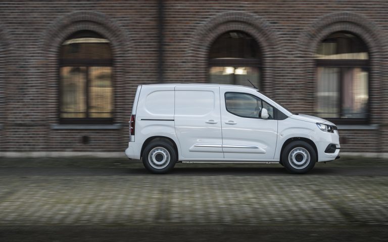 Nuovo Toyota Proace City: immagini ufficiali
