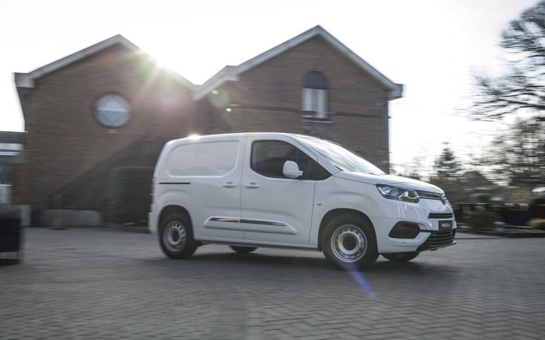 Nuovo Toyota Proace City: immagini ufficiali